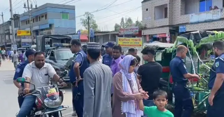 দুর্ঘটনার পর পুলিশের তৎপরতা চলছে